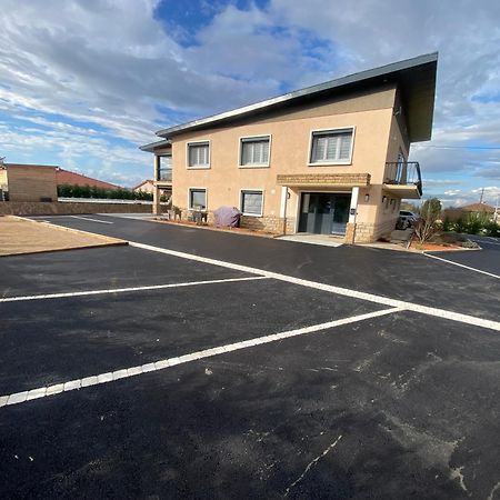 Chambre Dans Logement Partage Chez L Habitant Avec Piscine De 1 A 3 Chambres Grieges Kültér fotó